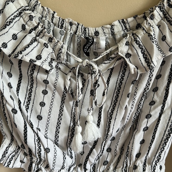 Divided Black and white patterned long sleeves crop top size 6 - Picture 3 of 5